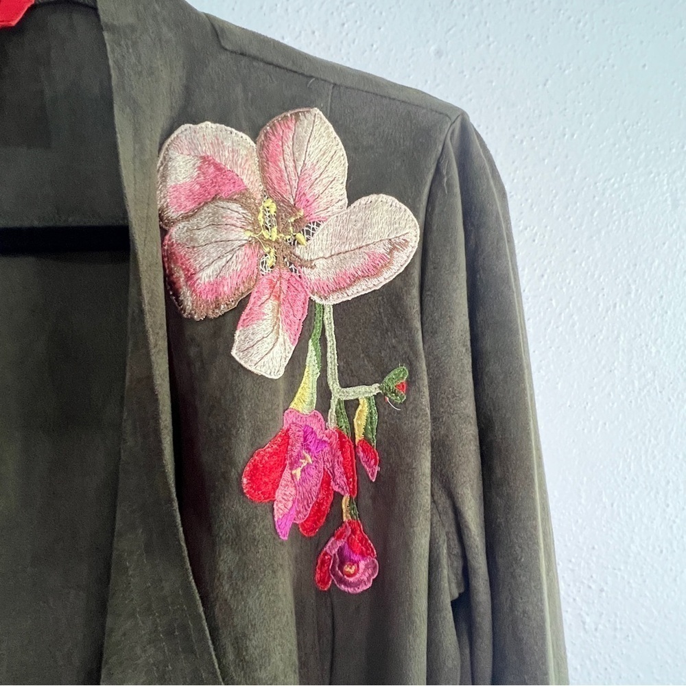 V CRISTINA OLIVE FAUX SUEDE  EMBROIDERED LONG-SLEEVED CARDIGAN/JACKET SZ M, EUC. - Picture 4 of 7